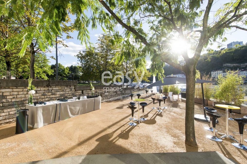 location space available for rent to host a roadshow event in the city of Lyon